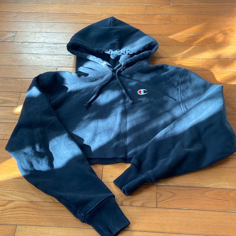 Black cropped champion hoodie